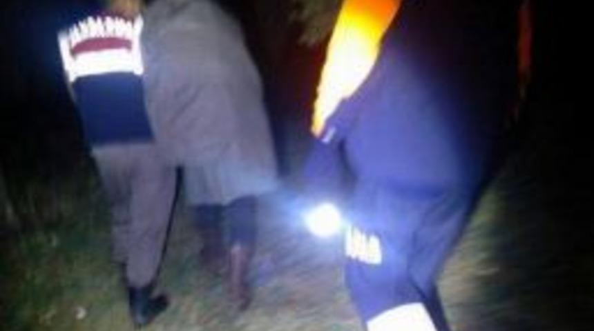 &Ccedil;ığlık Atarak Yardım İsteyen Gen&ccedil; Bayanı Afad Ekipleri Kurtardı