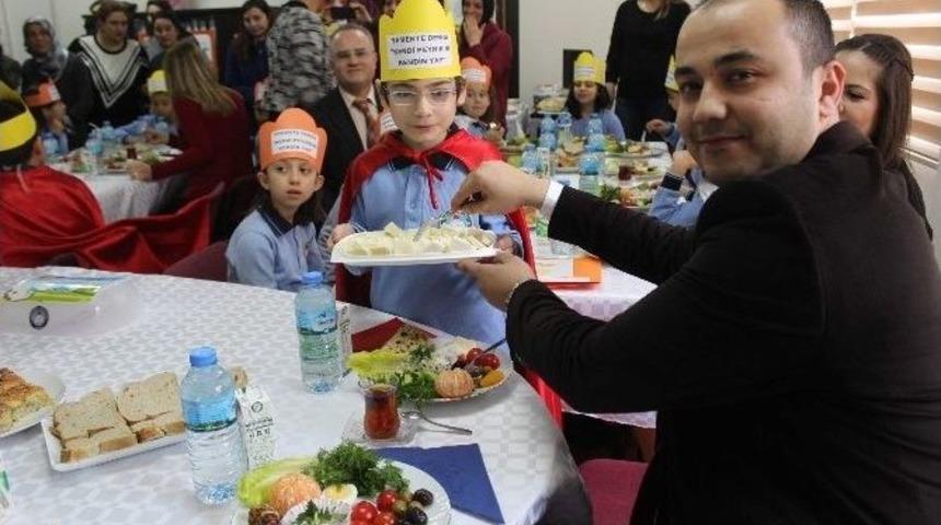 Minikler Doğal Ve Dengeli Beslenmeyi B&uuml;y&uuml;klere Anlattı