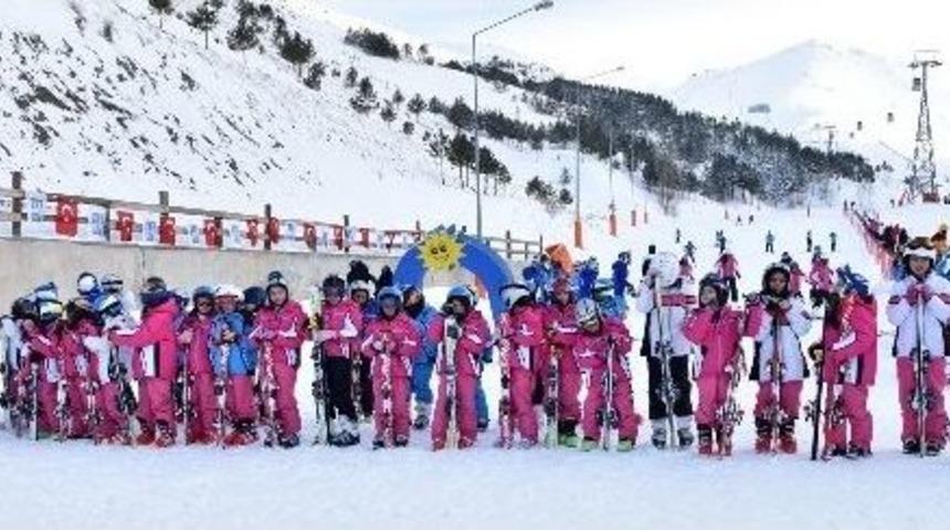 Paland&ouml;ken Kayak Merkezi Yarıyıl Tatilinde K&uuml;&ccedil;&uuml;k Kayak&ccedil;ıları Ağırlayacak