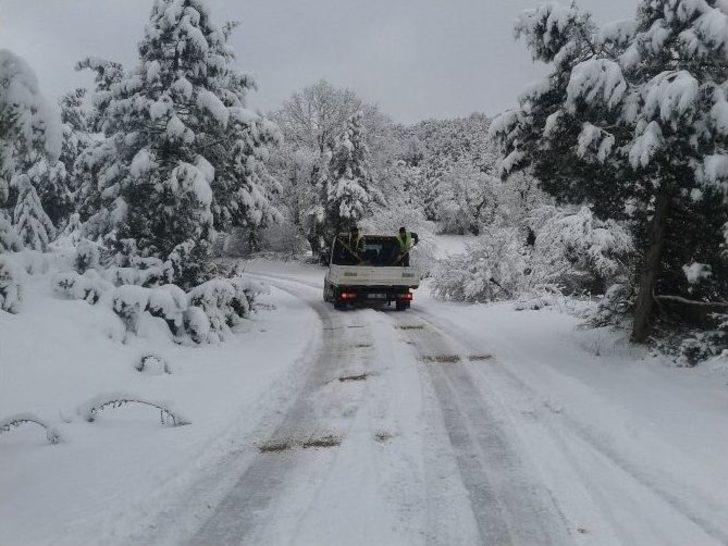 Kar Yağışı Balıkesir-kütahya Yolunu Ulaşıma Kapadı G1