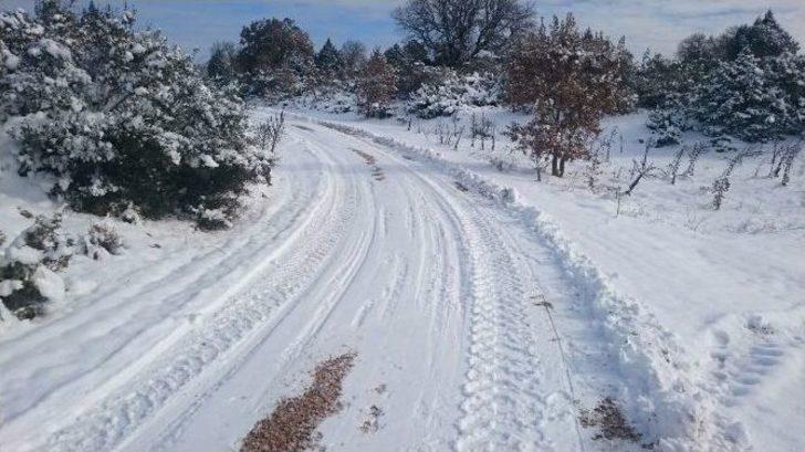 Kar Yağışı Balıkesir-kütahya Yolunu Ulaşıma Kapadı G3