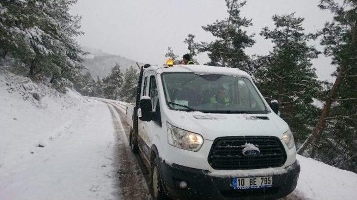 Kar Yağışı Balıkesir-kütahya Yolunu Ulaşıma Kapadı G4
