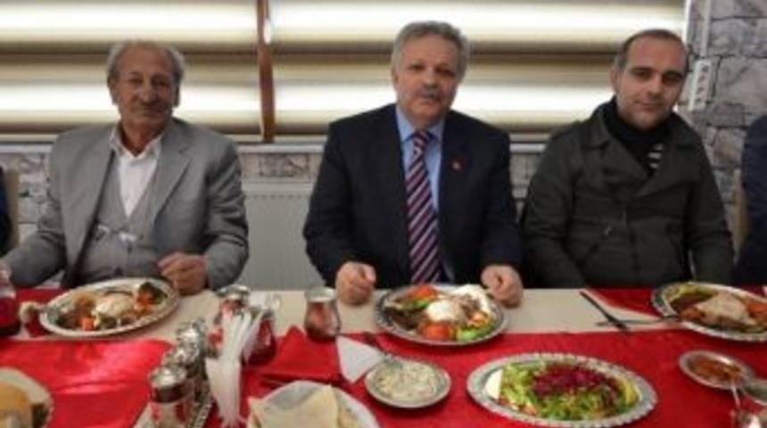 Vali Kahraman Basın Mensupları İle Yemekte Bir Araya Geldi