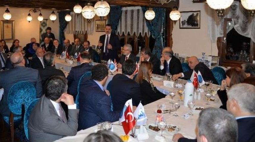 (&ouml;zel Haber) Bakan &Ccedil;elik: "&ccedil;ift&ccedil;i Ne Haklara Sahip Olduğunu Bilmiyor"