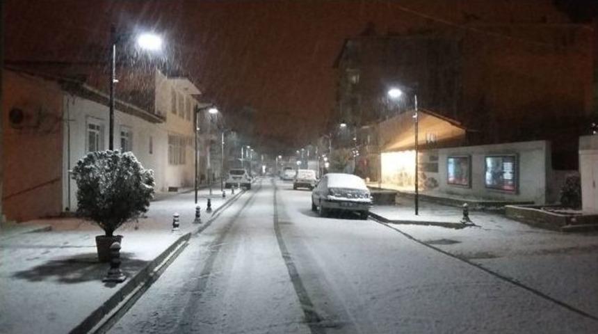 Selendi&rsquo;de Kar Etkili Oldu