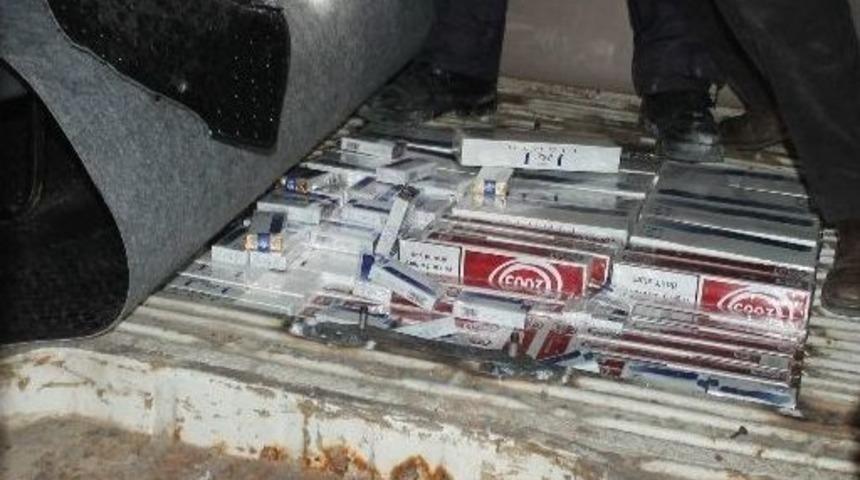 Minib&uuml;steki Zuladan 6 Bin Paket Ka&ccedil;ak Sigara &Ccedil;ıktı