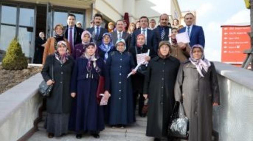 Okuma Yazma &Ouml;ğrenen Kadınlar Sertifika Aldı