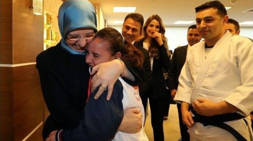 Aile Bakanlığı&rsquo;nın Şampiyonlarından Bakan Ramazanoğlu&rsquo;na Ziyaret