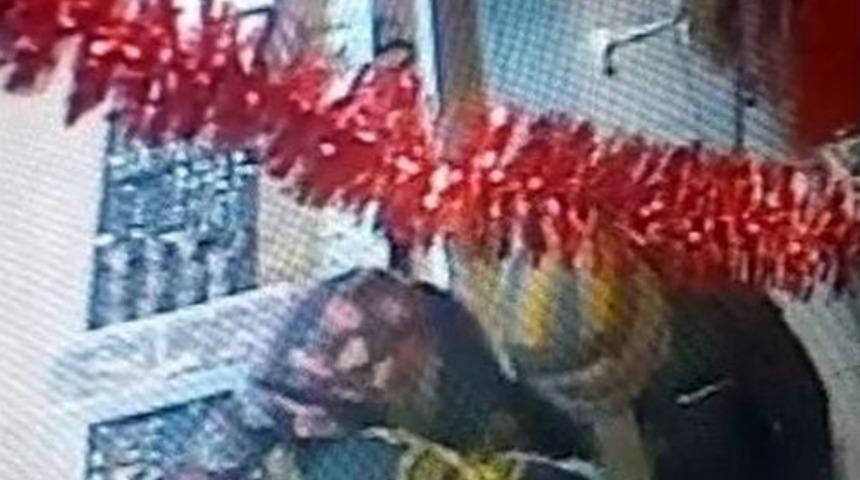 (&ouml;zel Haber) Kadının Cebindeki Telefonu İşte B&ouml;yle &Ccedil;aldı