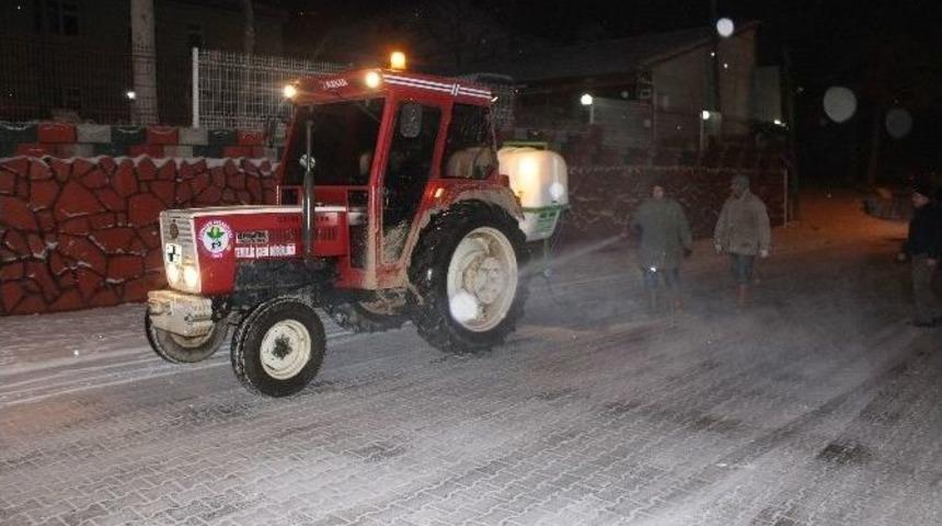 Acıpayam Belediyesi&rsquo;nden Buzlanmaya Karşı &Ouml;nlem