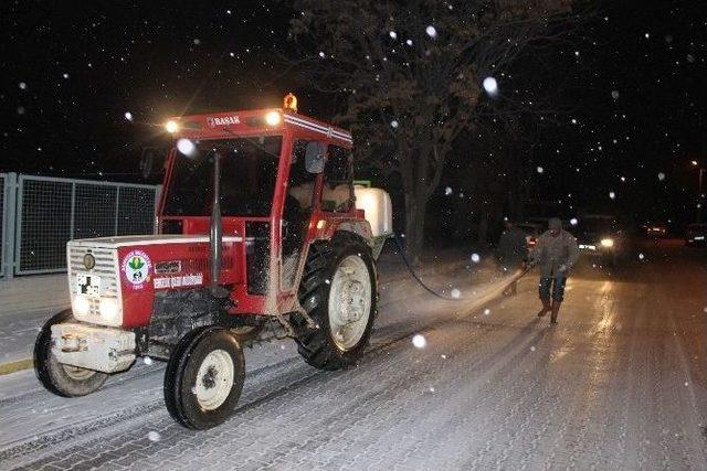 Acıpayam Belediyesi’nden Buzlanmaya Karşı Önlem