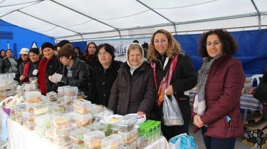 Didim&rsquo;de Veliler Okulun Spor Malzemesi İ&ccedil;in Kermes D&uuml;zenledi