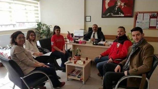 Akut Eskişehir Ekibi Çocukları Sevindirdi