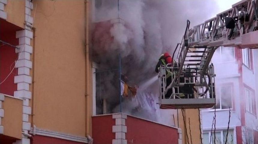 Ev Yangını Korkuttu