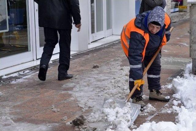 Kar Temizliği De Kadınlardan Sorulur