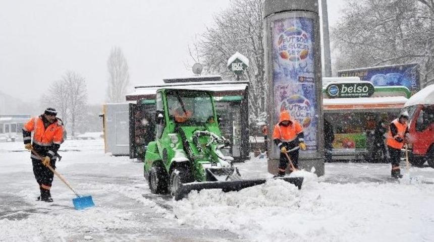 Ankara&rsquo;da Karla M&uuml;cadele &Ccedil;alışmaları