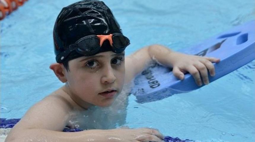 Tepebaşı’ndan Öğrencilere Yüzme İmkanı