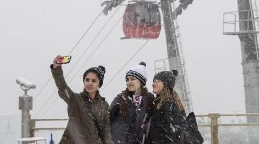 İzmir&rsquo;de Kar Keyfi Başka Oluyor