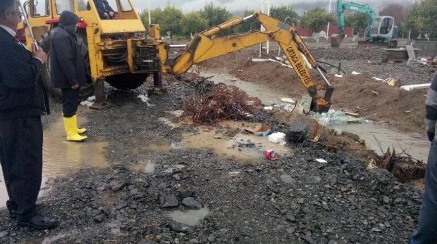 Ortaca&rsquo;da Tıkanan Tahliye Kanalına Anında M&uuml;dahale