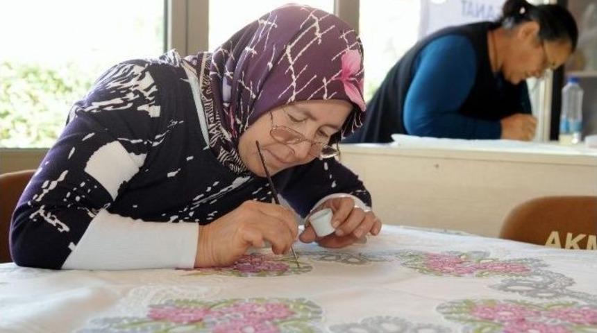 Akmek Yaz Sezonunda 782 Kişiye Kurs Verdi