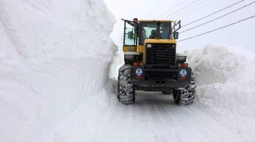 Yaylada Mahsur Kalan Vatandaşlar Kurtarıldı