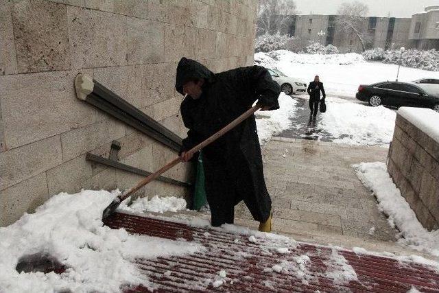 Mecliste Karın Tadını Gazeteciler Çıkardı