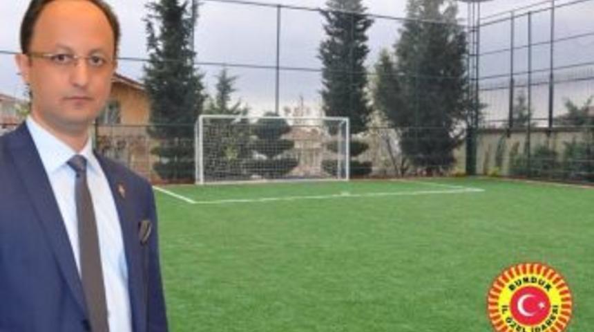 Burdur &Ouml;zel İdare&rsquo;den 155 Bin Tl&rsquo;lik Futbol Sahası
