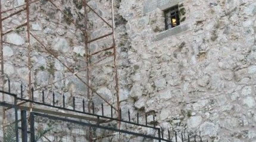 Tarihi Marmaris Kalesi’nin Matkapla Delinmesi Meclis Gündeminde