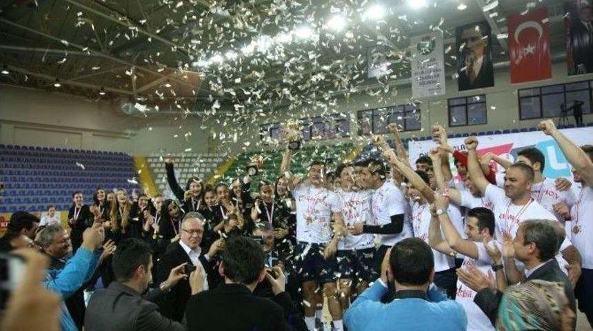 Gen&ccedil;ler Hentbol&rsquo;da T&uuml;rkiye Şampiyonları Belli Oldu