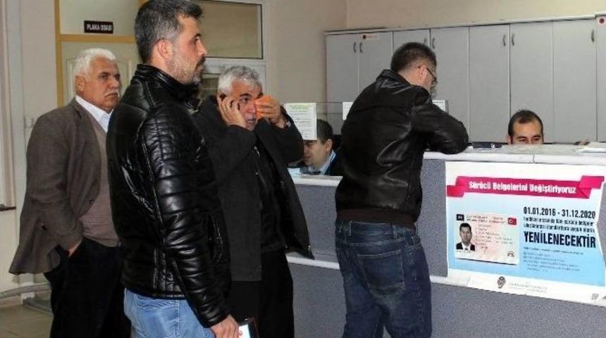 Randevu İle Ehliyetini Yenileyen Vatandaşlar Zaman Kaybetmiyor