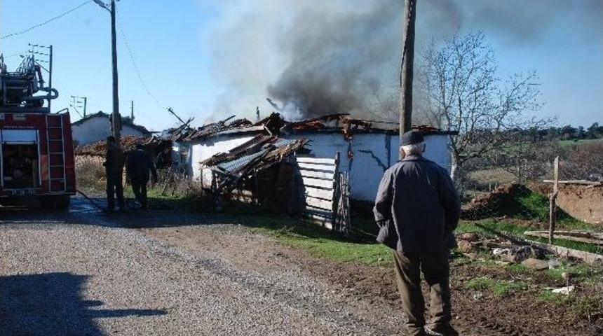 &Ccedil;amaşır Makinesi Alev Aldı, 92 Yaşında Evsiz Kaldı