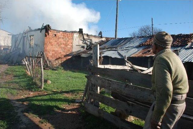 Çamaşır Makinesi Alev Aldı, 92 Yaşında Evsiz Kaldı