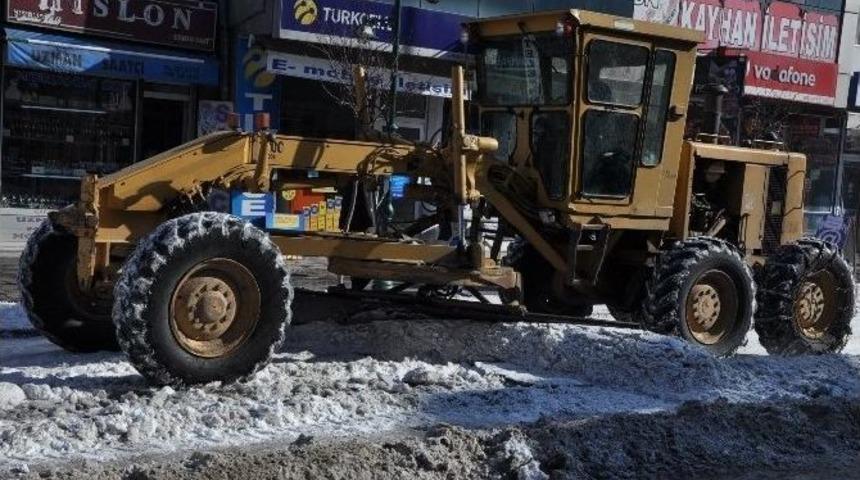 Kars Belediyesi&rsquo;nin Kar Mesaisi