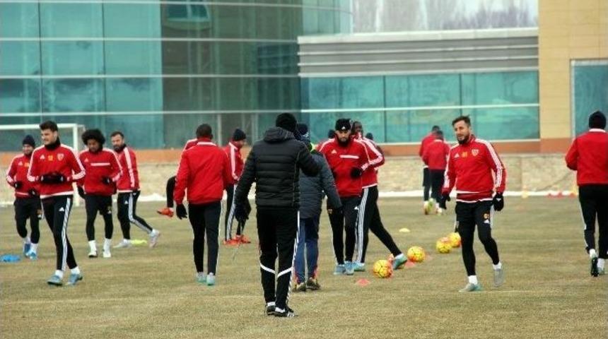 Kayserispor Konya&rsquo;dan Puanla D&ouml;nmek İstiyor