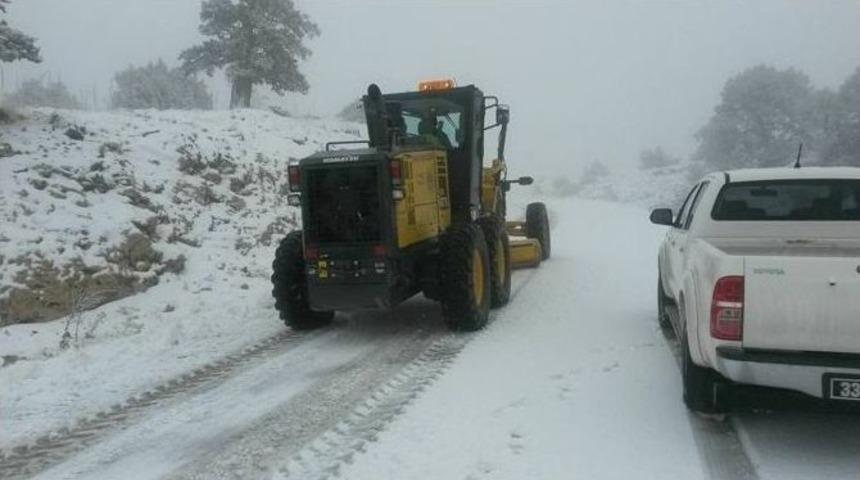 Mut&rsquo;un Yayla Mahallelerinde Karla M&uuml;cadele
