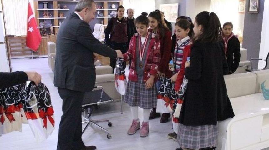 Başarılı Sporculardan Başkan Şahiner&rsquo;e Ziyaret