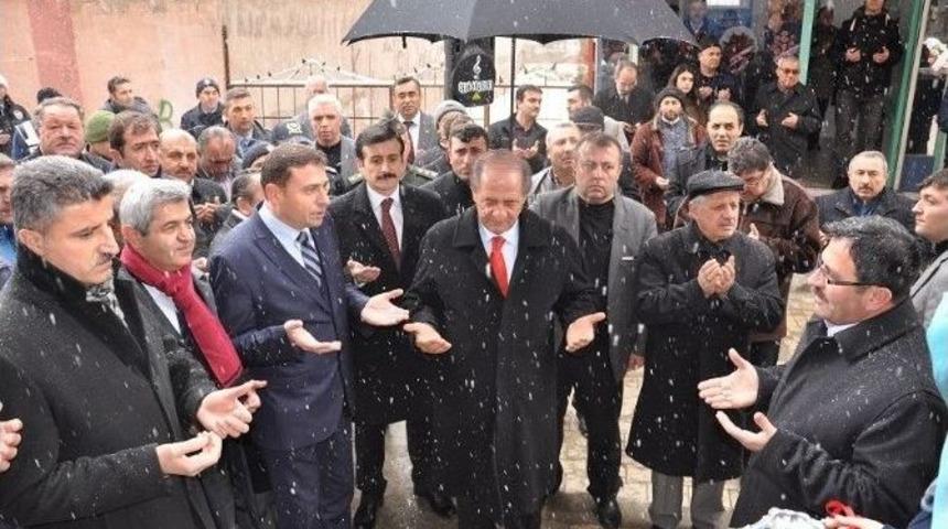 Vali Kara &Ccedil;ağrı Kitabevini Hizmete A&ccedil;tı