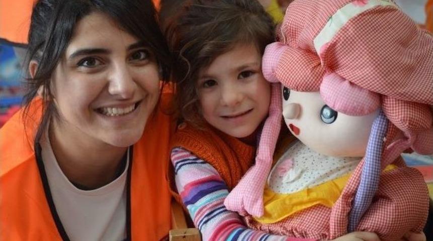 "yalnız Oyuncaklar" Karne Hediyesi Oldu