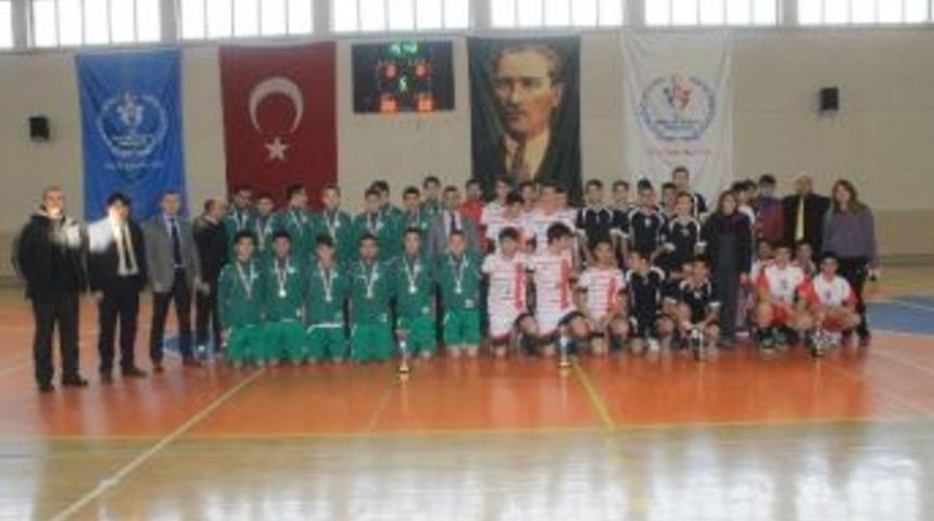 Gen&ccedil;ler Voleybol M&uuml;sabakaları Sona Erdi