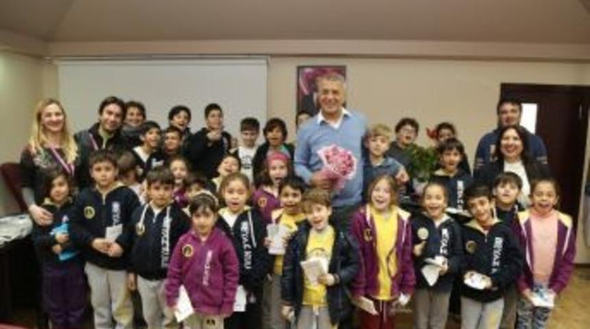 Başkan Tarhan, Minik &Ouml;ğrencilerle Buluştu