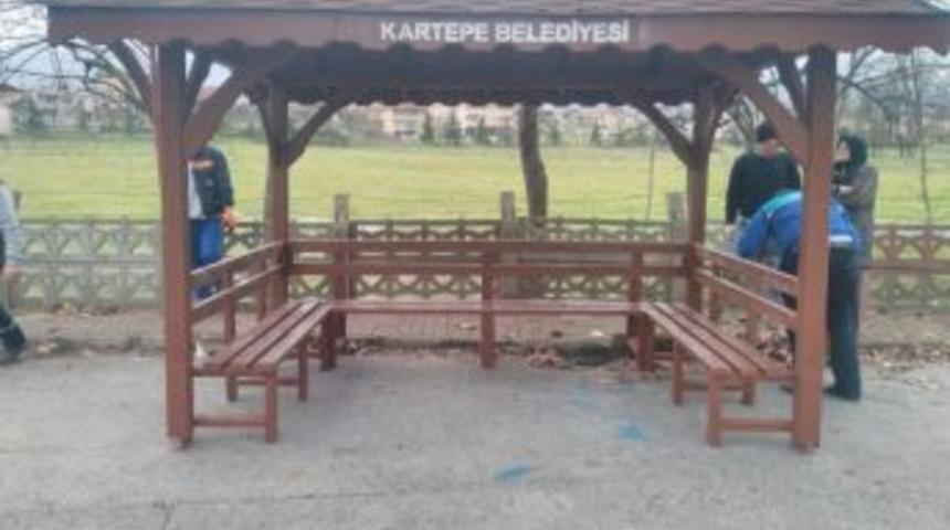 Kartepe&rsquo;nin D&ouml;rt Bir K&ouml;şesine Kamelya Monte Ediliyor