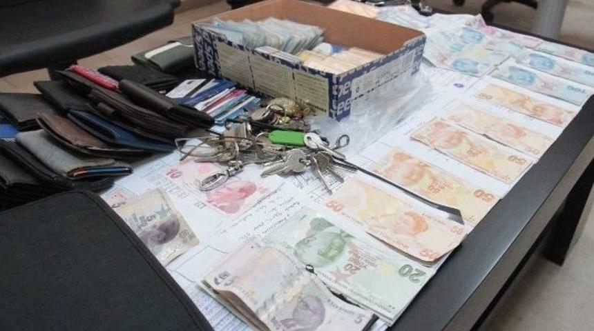 Kayıp Eşyalar Sahiplerini Bekliyor