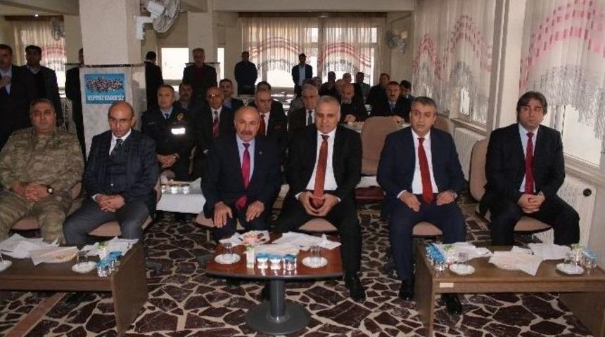 &Ouml;ğrenci Servis S&uuml;r&uuml;c&uuml; Firmalarına Plaket Verildi