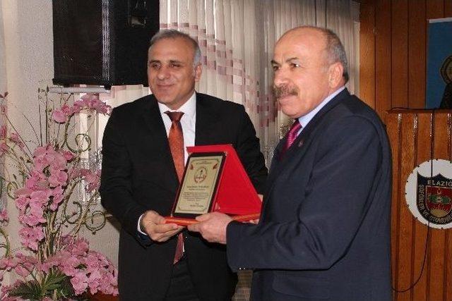 Öğrenci Servis Sürücü Firmalarına Plaket Verildi