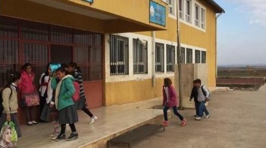 &Ouml;demiş&rsquo;ten Siverek&rsquo;teki Okula Kitap Desteği