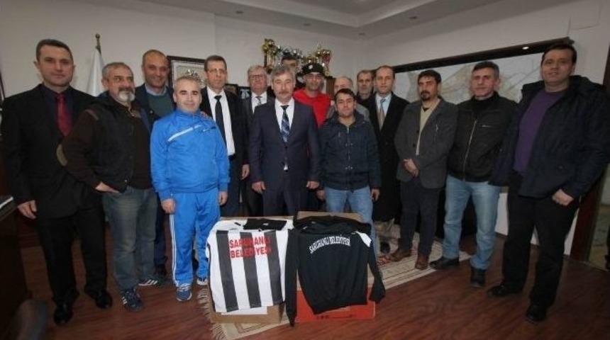 Başkan Yaralı&rsquo;dan Masterler&rsquo;e Malzeme Yardımı