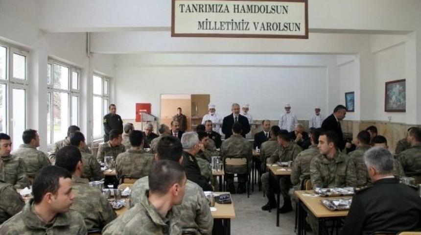 Rekt&ouml;rden Operasyon B&ouml;lgesindeki Mehmet&ccedil;iğe Moral Telefonu