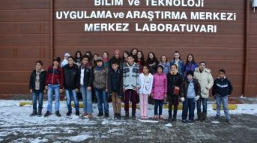 İlkokul &Ouml;ğrencileri &Ccedil;om&uuml;&rsquo;y&uuml; Gezdi