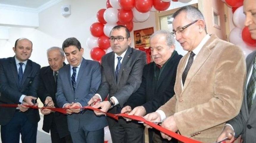 Nobel &Ouml;d&uuml;ll&uuml; Profes&ouml;r&uuml;n İsmi Keşan&rsquo;daki Bir Okulda Hazırlanan Laboratuara Verildi