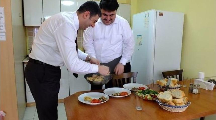 Kaymakam Ve Belediye Başkanı, Engelli Farkındalığı İ&ccedil;in Mutfağa Girdiler
